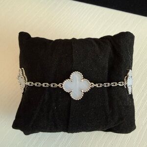 Vintage Alhambra Clover Chalcedony Bracelet – 925 Silver with Rhodium Plating